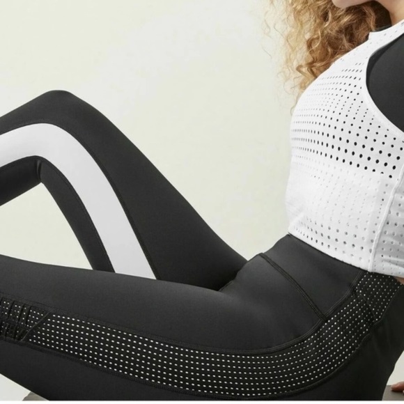 Athleta Hit It Mesh Black White Capri Leggings SZ S - Picture 8 of 8